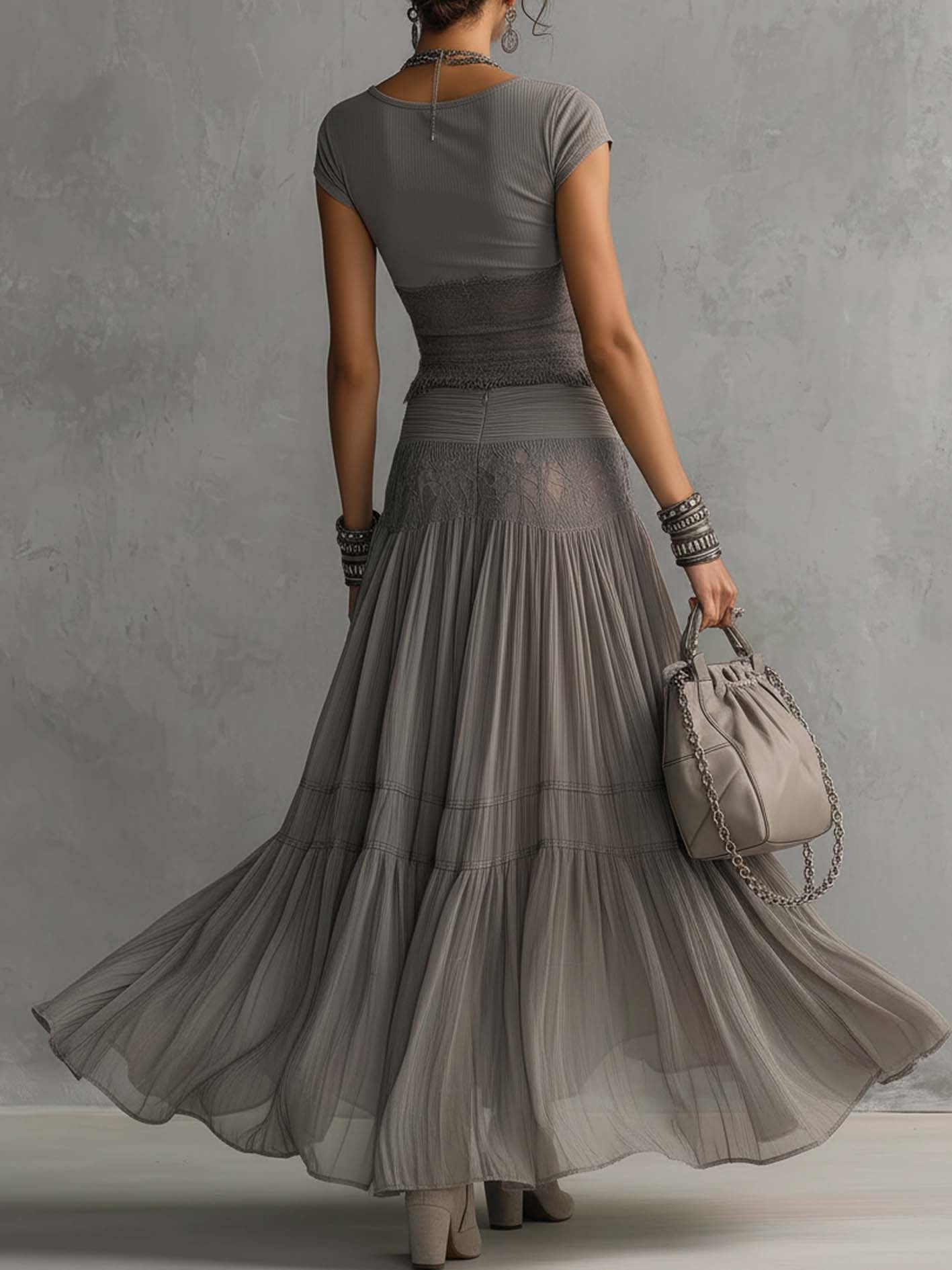 Carolina | Top gris de encaje transparente con paneles y conjunto de falda maxi plisada
