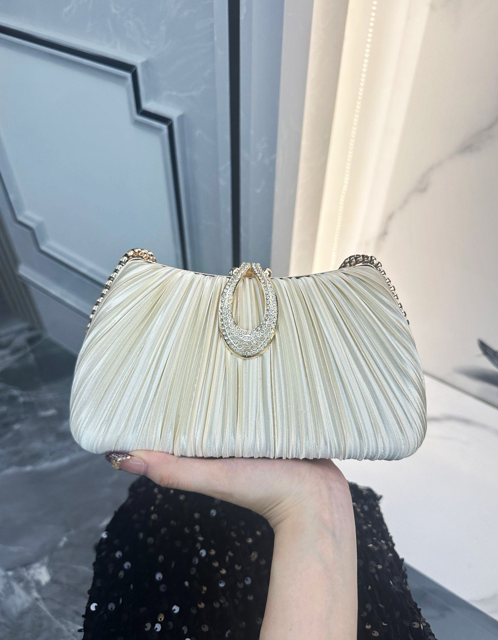 Eloísa | Bolso plisado con cadena dorada