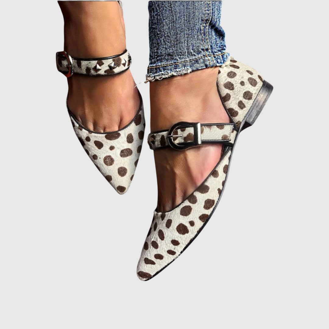 Conchita | Estilo Mary Jane con tachuelas