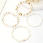 Conjunto de elegantes pulseras en forma de corazón con perlas