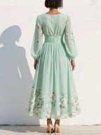 Mireya | Vestido midi verde claro con estampado floral