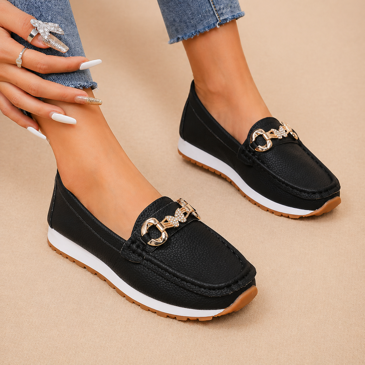 Carmen |  Mocasines informales con hebilla de mariposa
