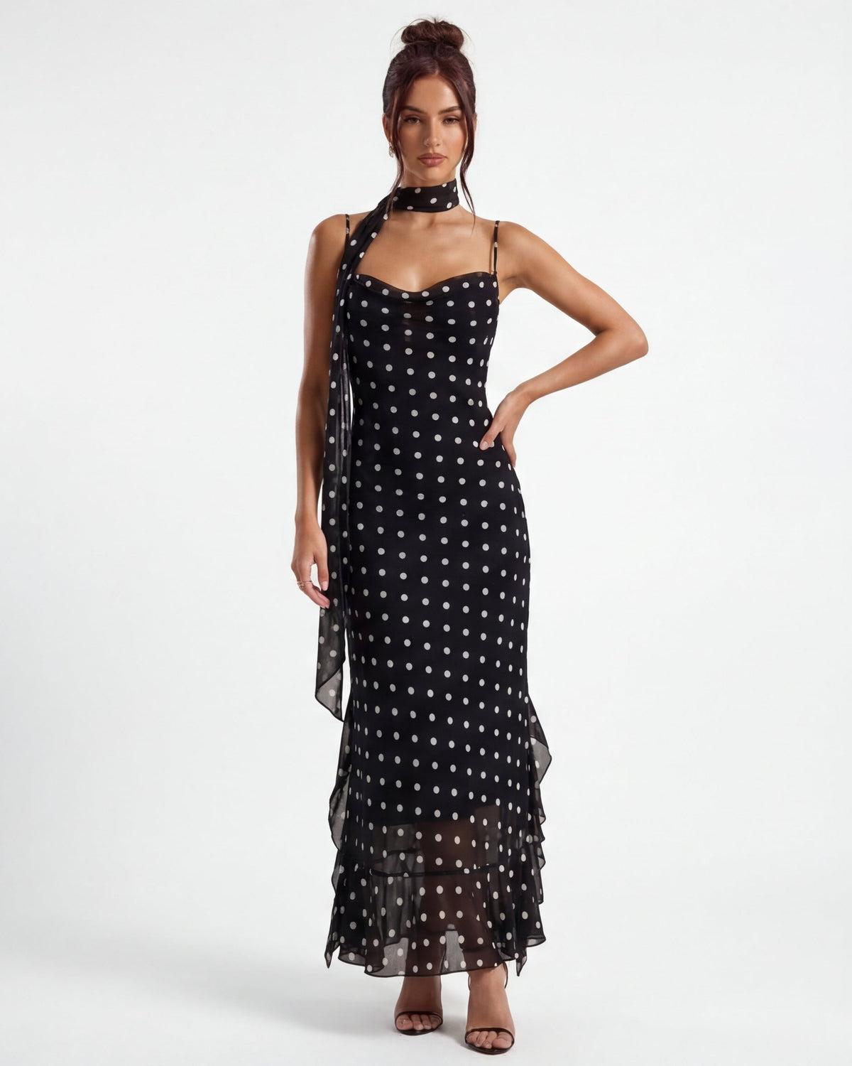 Almudena | Vestido maxi con lunares negros