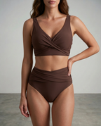 Isabella | Bikini cruzado que sienta muy bien, con copas que ofrecen sujeción